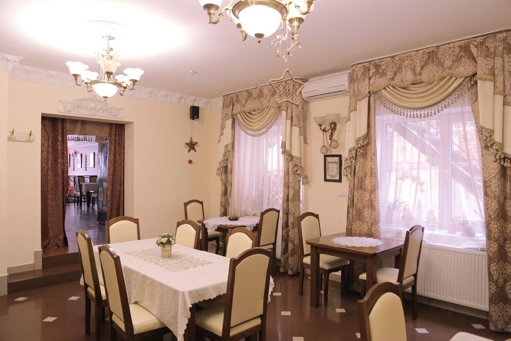 Hôtel Gracia à Berehove  Extérieur photo