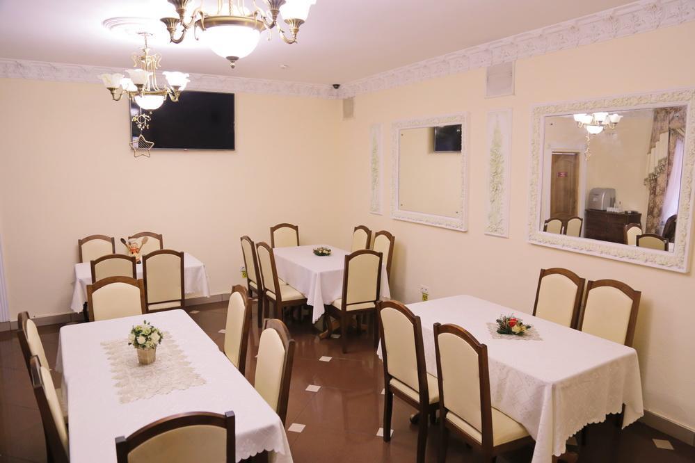 Hôtel Gracia à Berehove  Extérieur photo