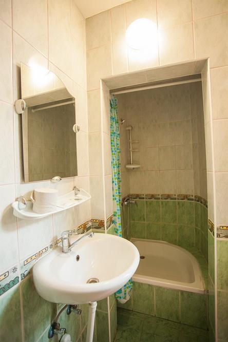 Hôtel Gracia à Berehove  Extérieur photo