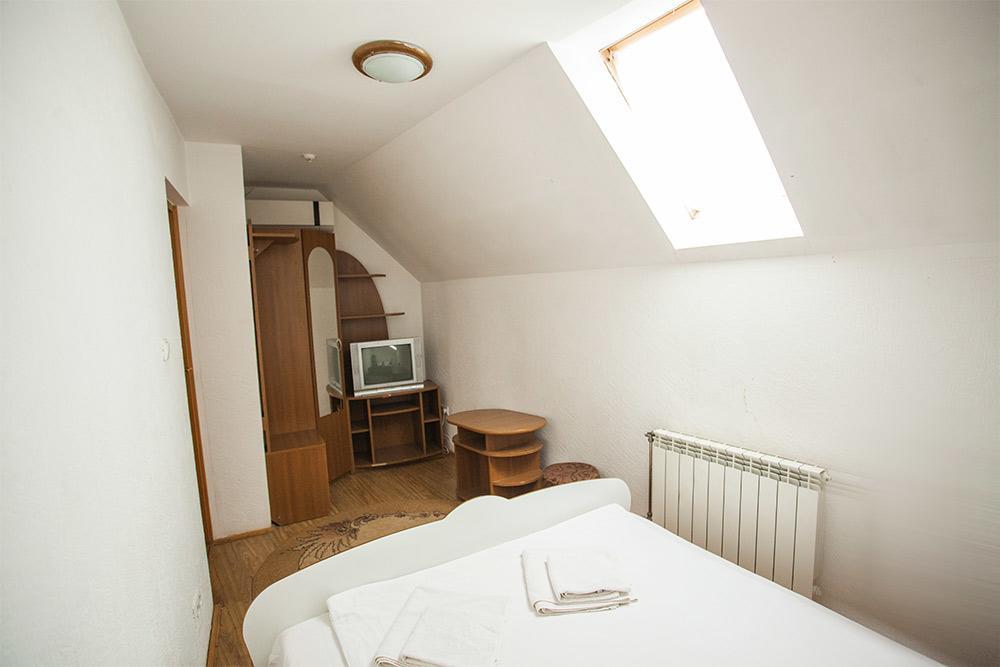 Hôtel Gracia à Berehove  Extérieur photo