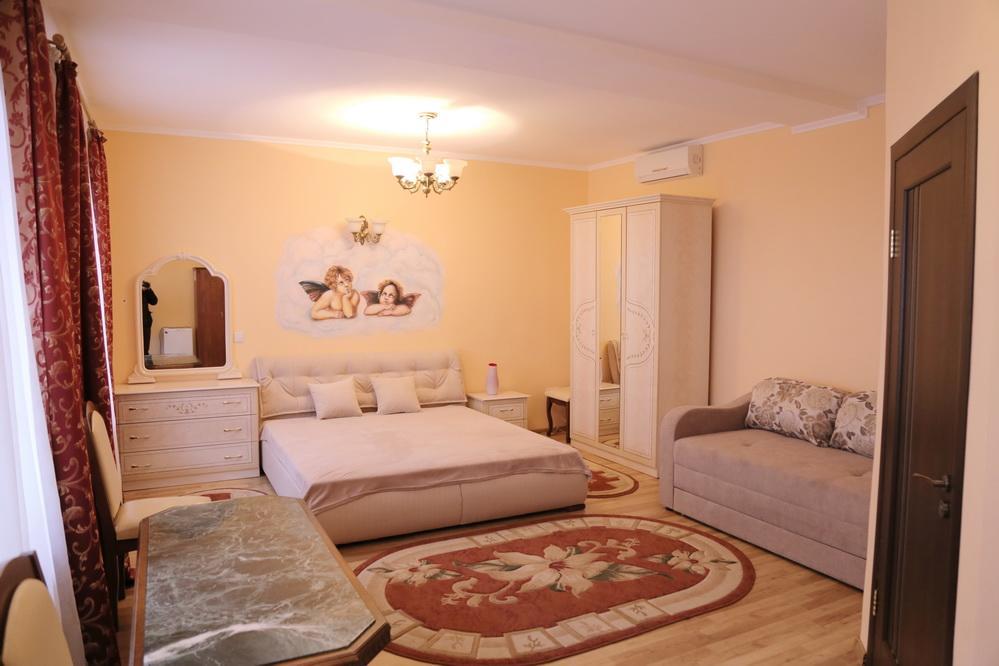 Hôtel Gracia à Berehove  Extérieur photo