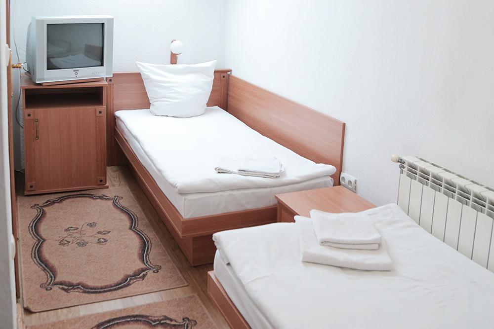 Hôtel Gracia à Berehove  Extérieur photo