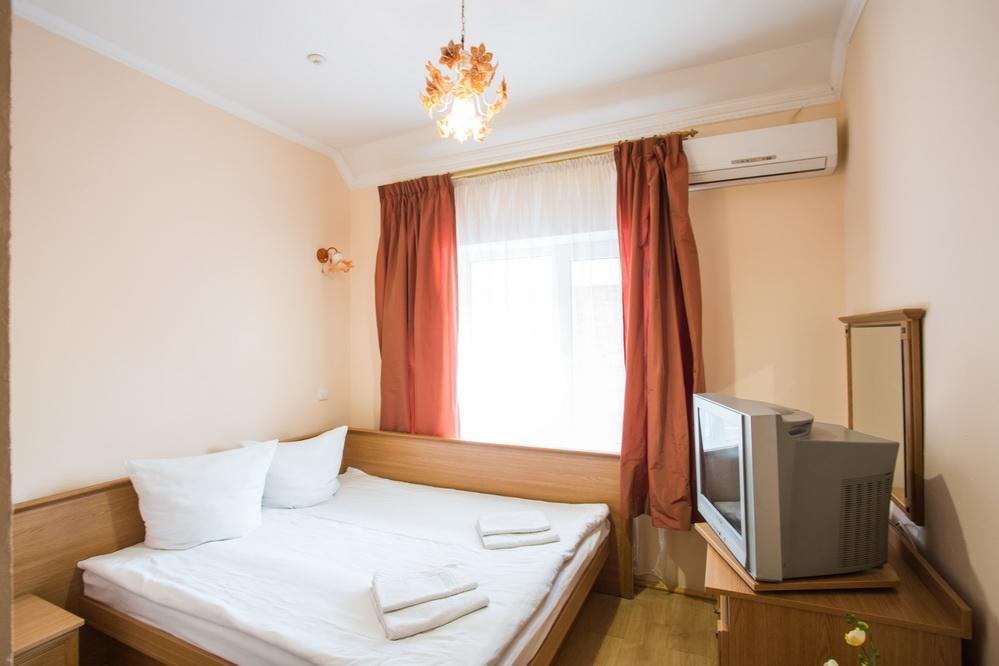 Hôtel Gracia à Berehove  Extérieur photo