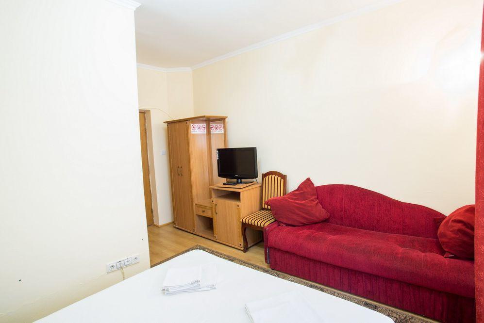 Hôtel Gracia à Berehove  Extérieur photo